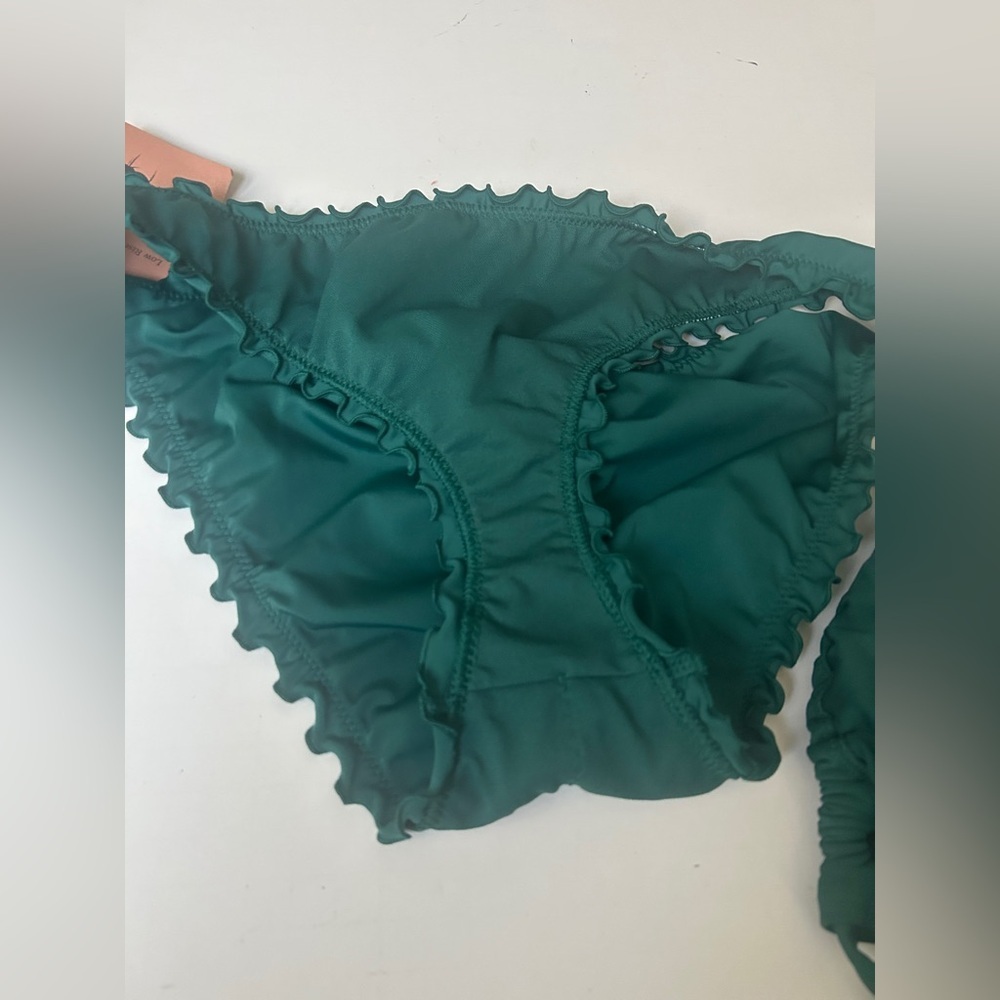 Women’s Bikini Set - Triangle Top & Ruffle Bottom - Picture 8 of 8
